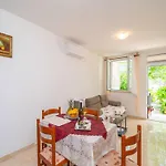 Zarac - One Bedroom With Terrace Apartmán *