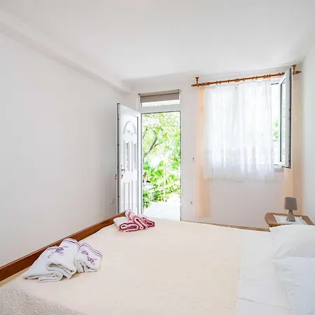 Apartman Zarac - One Bedroom With Terrace *