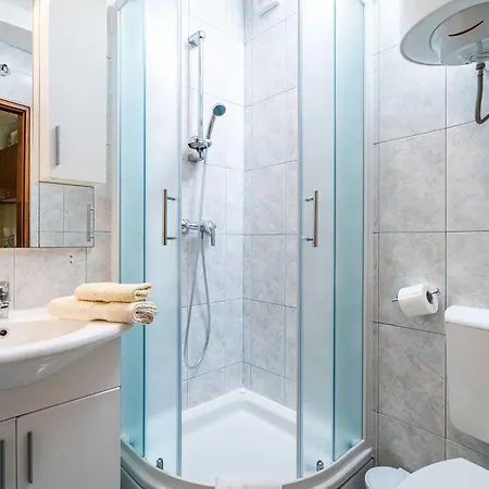 Zarac - One Bedroom With Terrace Apartman